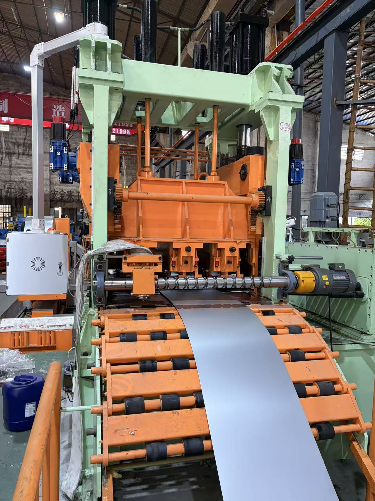 Finished-sheet transfer and stacking during an 850mm Flying Shear acceptance test
