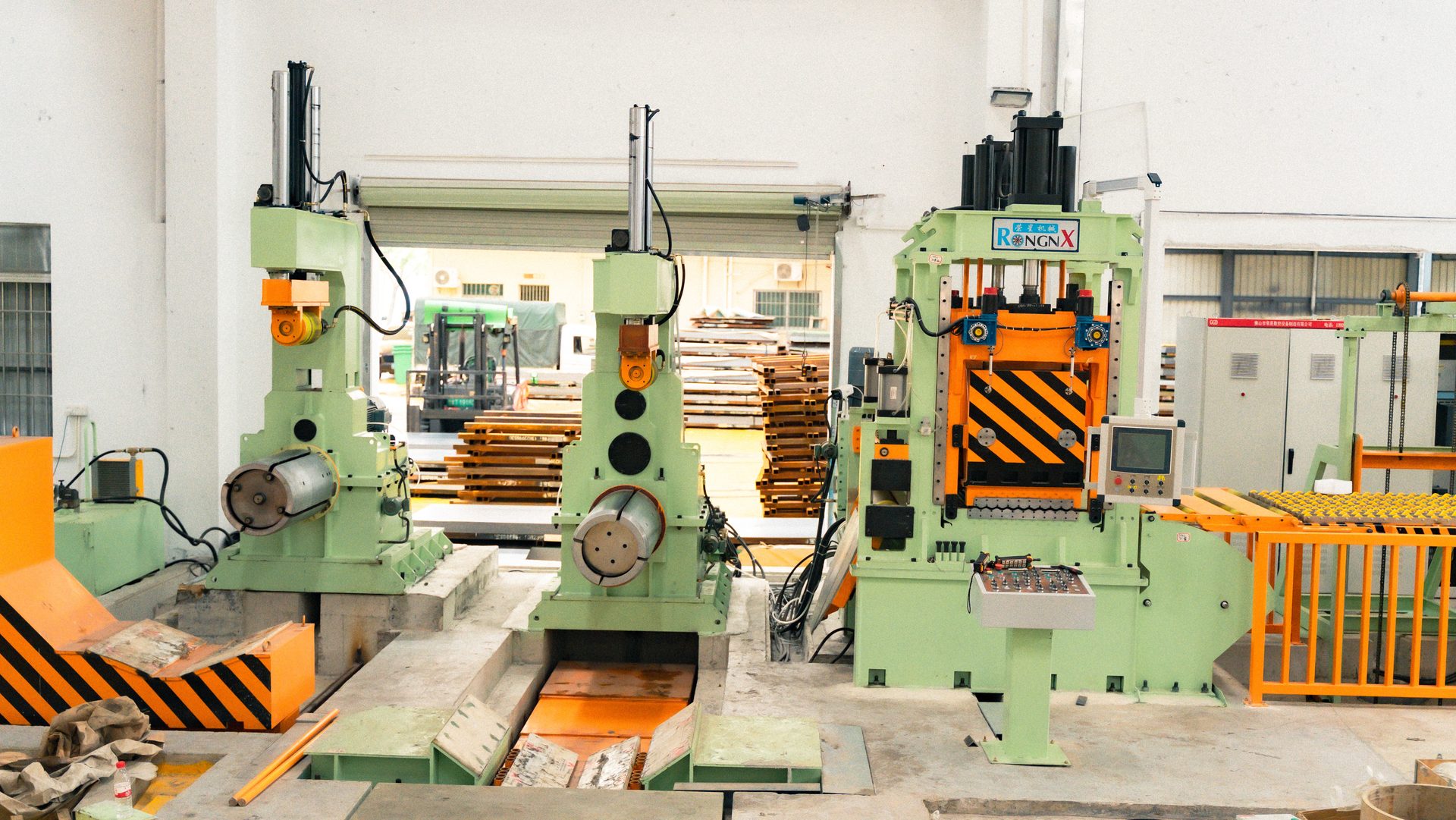 RONGXING uncoiling, guiding, leveling and flying-shear sections