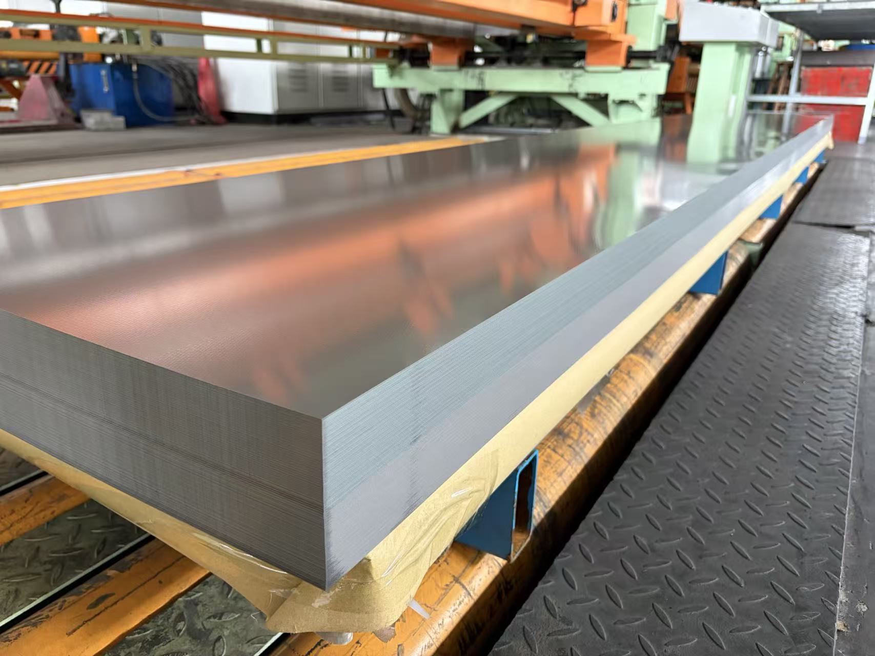 Precisely stacked sheet-metal blanks produced on RONGXING equipment