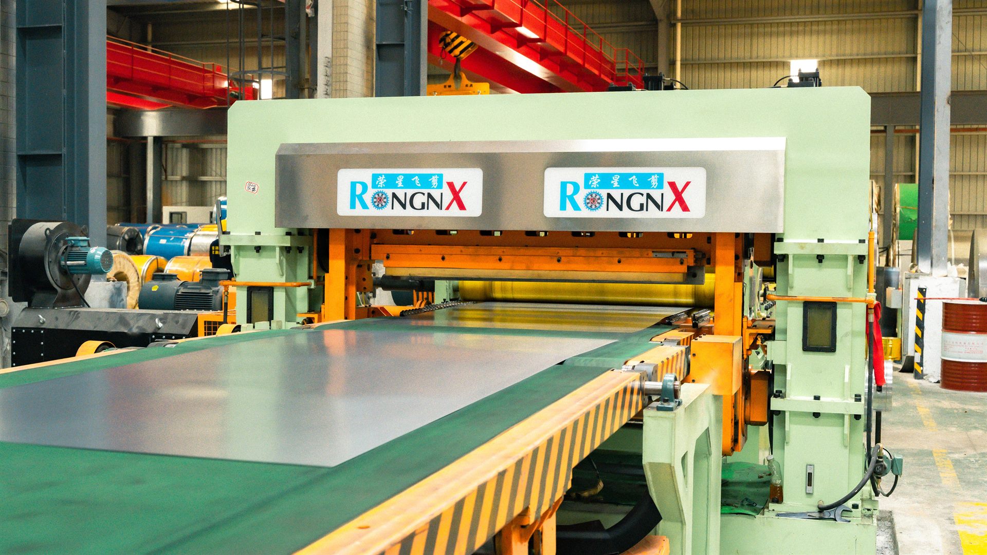 RONGXING flying-shear head cutting moving sheet during production