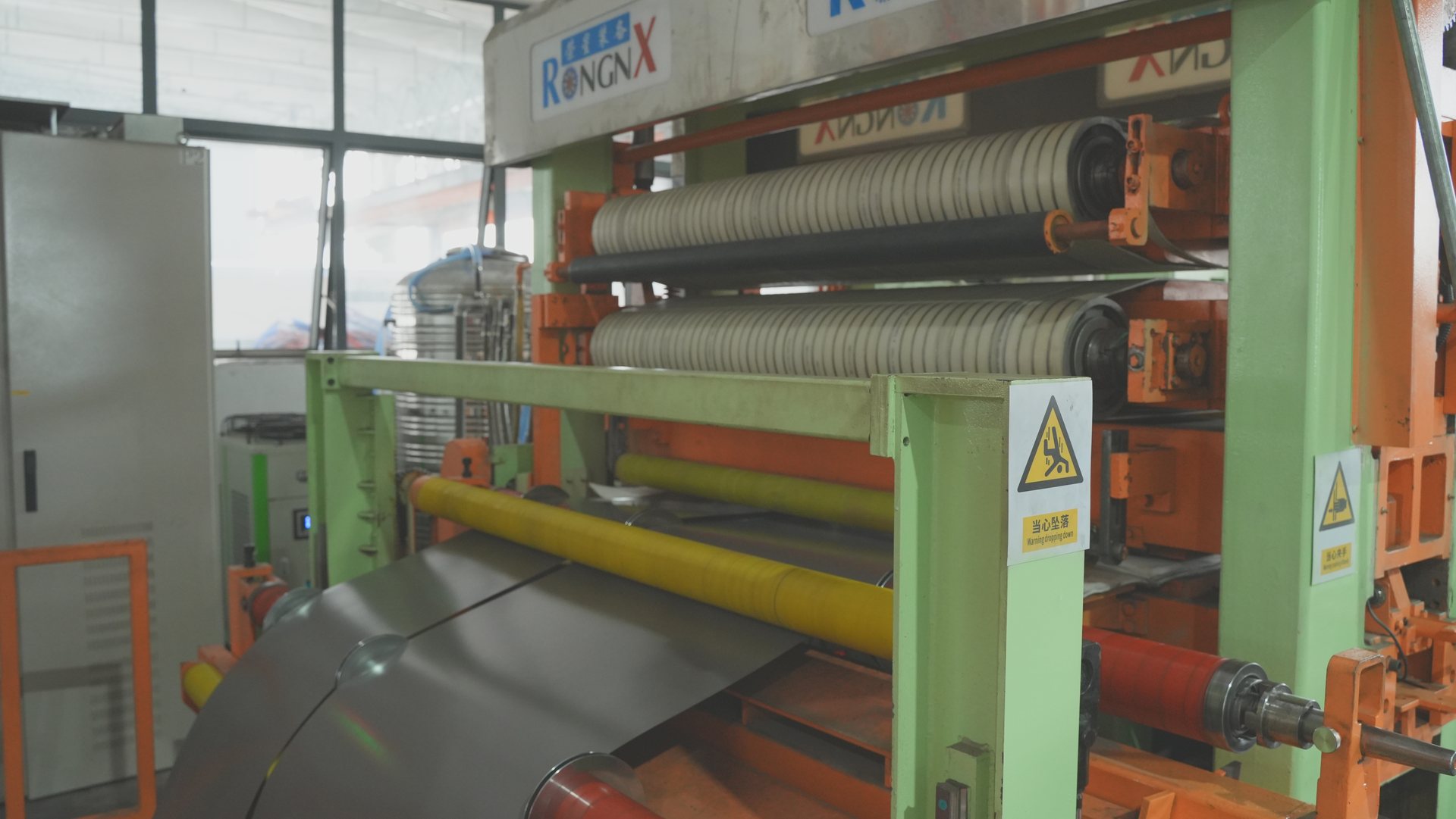 Slitting line strip separation section